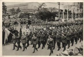 1940 A magyar leventeifjúság felvonulása Padovában Mussolini előtt / Hungarian Levente unit in Padova, Mussolini