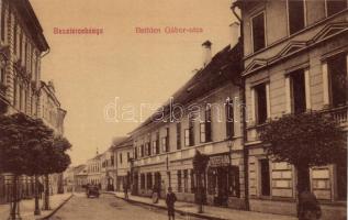 Besztercebánya, Bethlen Gábor utca, Fried Bertalan kereskedése; Ivánszky Elek kiadása / street, shop