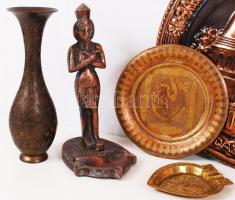 Vegyes réz tárgy tétel: fali tál, váza, tálka, szobor, köztük egyiptomi témájúak, 5 db