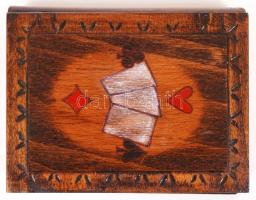 Kártyadoboz, festett kártya lapokkal a tetején, fa, 17×12 cm
