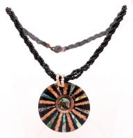 Paua kagyló gyöngyház mozaik függő gyöngysorral/ paua pendant with necklet.