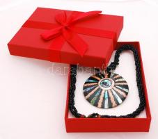 Paua kagyló gyöngyház mozaik függő gyöngysorral/
paua pendant with necklet