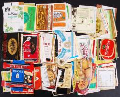 cca 1970-1980 137 db különféle vegyes italcímke (konyak, whisky, fehér-, vörös-, gyümölcsbor, likőr, vodka, sör), esetenként nyakcímkével, hátcímkével.