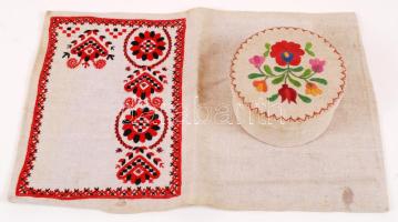 Hímzett dobozka (d: 13 cm) és könyvborító.