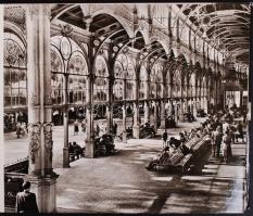 1958 Prágai fotóalbum, angol nyelvű képjegyzékkel, 48 db fotó /
1958 Prague Photo Album with english...