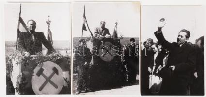 cca 1947-1948 Rudas Miklós, a MAFIRT fotóriporterének fotói bányászoknak rendezett politikai gyűlésről, hátoldalukon pecséttel, 9 db, 8x12 cm.