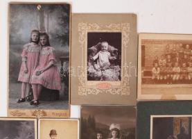 cca 1900-1920 Régi, keményhátú gyermekfotók különféle műtermekből, 9 db, 2 képen kisebb hiba, 14x7 é...