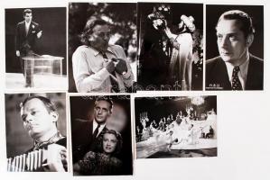 cca 1940-1970 Filmjelenetek, filmszínészek különféle magyar filmekből, némelyik feliratozva, 33 db, ...