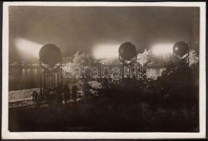 cca 1930-1940 Bergsmann Pál: Reflektorok, vintage fotó, jelzetlen, a szerző hagyatékából, 5x8 cm.