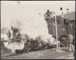 cca 1930-1940 Bergsmann Pál: Gőzös, vintage fotó, jelzetlen, a szerző hagyatékából, 5x7 cm.