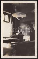 cca 1930-1940 Bergsmann Pál: Osztályterem, vintage fotó, jelzetlen, a szerző hagyatékából, 8x5 cm.