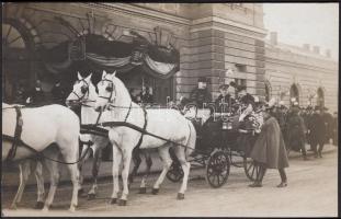 1925 Horthy Miklós és Barsy Aladár miniszterelnöki tanácsos kocsin. Schäffer felvétel. Fotólap/ 1925 Governor Horthy on photo postcard