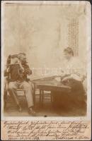 1903 Citerázó nő, fuvolázó férfi díjjegyesre ragasztott fotó