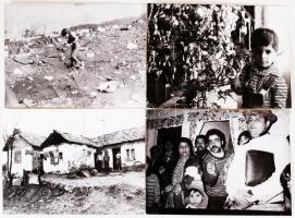 1970-1990 Roma életformák Magyarországon, különböző helyszíneken készített szociofotók, 17 db, / 197...