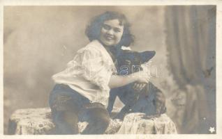 Girl with dog (fl)