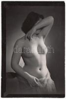 cca 1940-1950 Demeter Károly (1892-1983) aktfelvétele, vintage fotó, jelzetlen, a szerző hagyatékából / nude photo, 9x6 cm