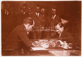 1954 Kerny István (1879-1963) vintage riportfotója a kecskeméti nemzetközi sakkversenyről, hozzáadva...