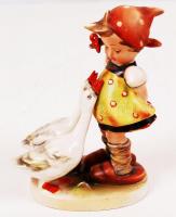 Hummel kislány a libákkal, kézzel festett, jelzett, hibátlan, m:13 cm