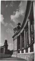cca 1930-1940 Vadas Ernő (1899-1962): Millenniumi emlékmű,  a Hungaria Magazinban publikálva, vintage fotó, pecséttel és aláírással jelzett, 23x13 cm.