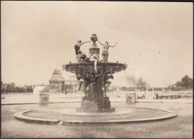 1929 Szentpál Olga tánccsoportja a szigeti strandon, feliratozva, vintage fotó, Sz.O. hagyatékából, 11x15 cm.