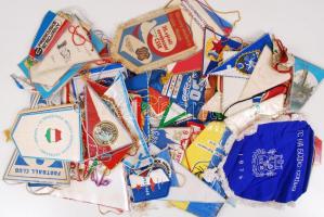 80 db külföldi és magyar textil sportzászló