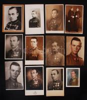 cca 1917-1943 Katonákat ábrázoló fotók, köztük színezett képek, 22 db, 6x6 cm és 13x8 cm közötti méretekben.