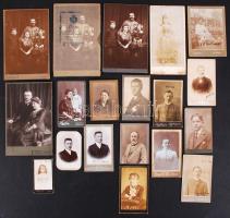 cca 1900 Különböző méretű keményhátú fotók, köztük katonai fotó, 32 db