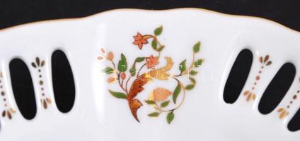 Historizáló jelenetet ábrázoló modern porcelán dísztál, díszdobozban / Modern plate on original box ...