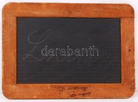 Régi vonalas palatábla, rajta a tulajdonos nevével, 18x25 cm.