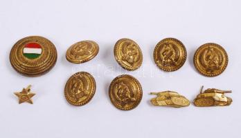 Katonai gombok s jelvények