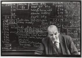 cca 19801990 Liska Tibor (1925-1994) közgazdász portréja, 17x24 cm