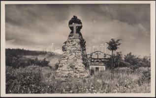 Uzsok, Hősök sírja / tomb of heroes