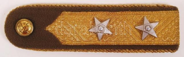 8 db katonai vállap, csillagok