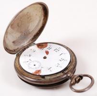 cca 1900 Ezüst fedelű zsebóra hiányos szerkezettel / Damaged silver pocket watch