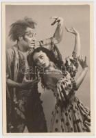 cca 1940-1950 Gink Károly: Szerelmi varázs, Tatár György és Patócs Kató, vintage fotó, aláírva, feliratozva, 9x6 cm