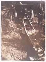 cca 1914-1918 Ágyú a harctéren, tüzelésre készen, katonai fotó, 11x8 cm