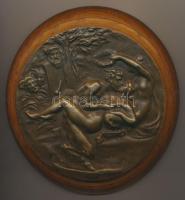 DN Erotikus mitológiai jelenetet ábrázoló Br emlékplakett (107mm) fatalpon, jelzetlen, Berán Lajos (1882-1943) műve T:2