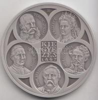 A Magyar Pénzverő és a Münze Österreich közös kiadványána 2007. "1867. Kiegyezés" Ag emlékérem pár (2 x 30g/0.999/0.925) mattírozott kivitelben. Csak 1000db, tanúsítvánnyal T:1 Austria-Hungary 2007. "Austro-Hungarian Compromise of 1867" Ag medallion pair (2 x 30g/0.999/0.925) in case with certificate, only 1000 examples! C:UNC