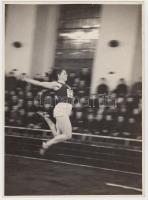 cca 1940-1950 Bagdanone távolugró, szovjet sportoló, 23x17 cm