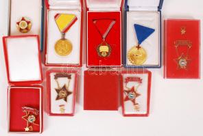 9db vegyes szocialista kitüntetés tokban, zománcozottak is, közte "Kiváló Dolgozó", "Véradásért", "Nehézipar Kiváló Dolgozója" T:vegyes