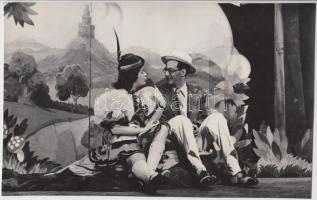 cca 1946-1951 Színpadi jelenet, Latabár Árpád és Helga Waldott, 18x29 cm