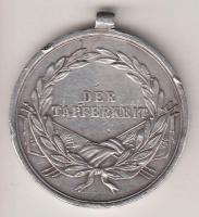 1915-1916. "II. osztályú Ezüst Vitézségi Érem" fémjel nélküli változat, mellszalag nélkül....