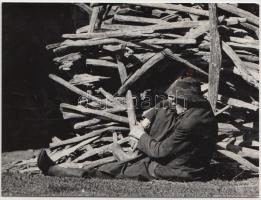 cca 1960-1970 Szegi Gyula: Az idő romjai, vintage fotóművészeti alkotás feliratozva, 13x17 cm