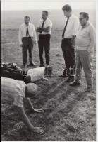 cca 1960-1970 Dr. Sólyi József: Csicskáztató elvtársak a megyétől, szerzői pecséttel jelzett, 18x12 cm