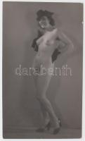 cca 1940 Dr. Csörgeő Tibor (1869-1868): Finoman erotikus aktfotója,  vintage felvétel, jelzetlen, a szerző hagyatékából / erotic photo, 10x6 cm