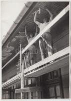 cca 1950-1960 Tiszavölgyi József vintage szociófotói, 4 db 13x15 és 13x18 cm-es méretben