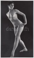 cca 1960-1970 Ismeretlen szerző műtermi aktfotója / erotic photo, 23x14 cm