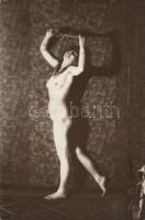Nude woman, photo