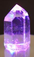 Hegyikristály csiszolt oszlop LED színváltós világító talppal