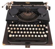 Antik Royal írógép, eredeti tokjában, jó állapotban, 30×33 cm, m:14 cm